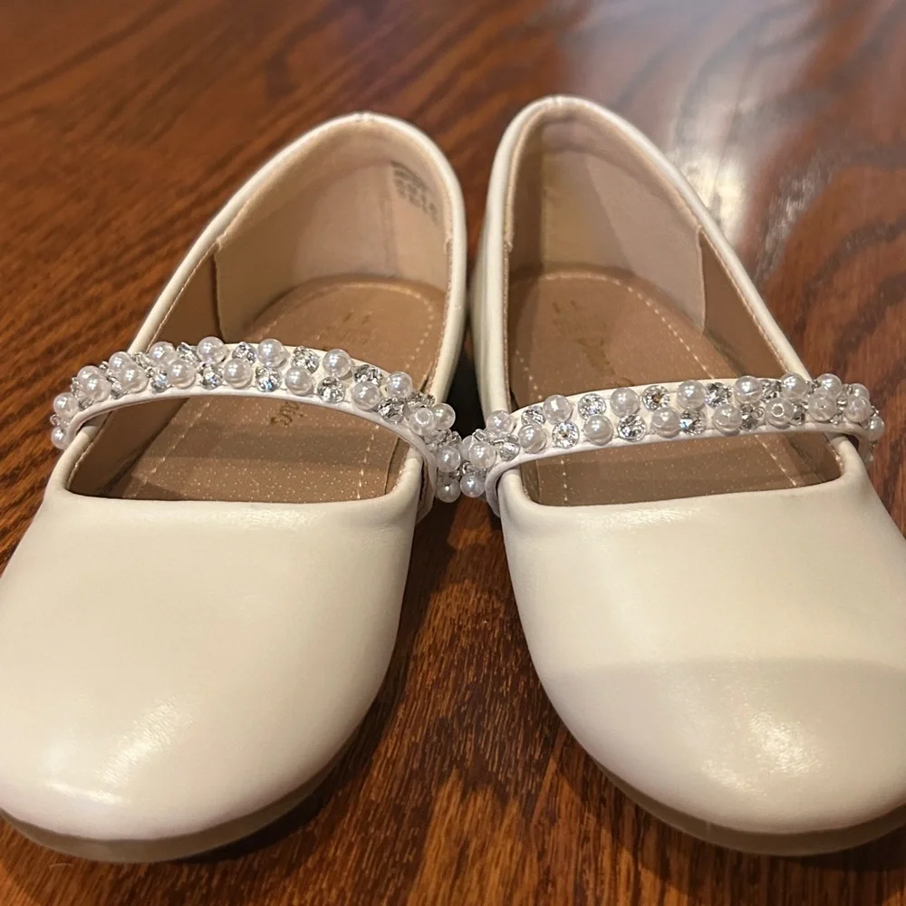 Dream Pairs Cream Dress Shoes with Rhinestone Strap
